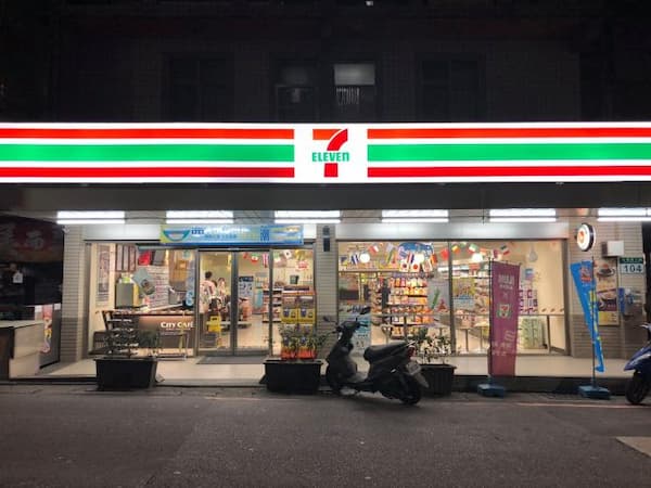 7-11旗艦店就在我家隔壁20米